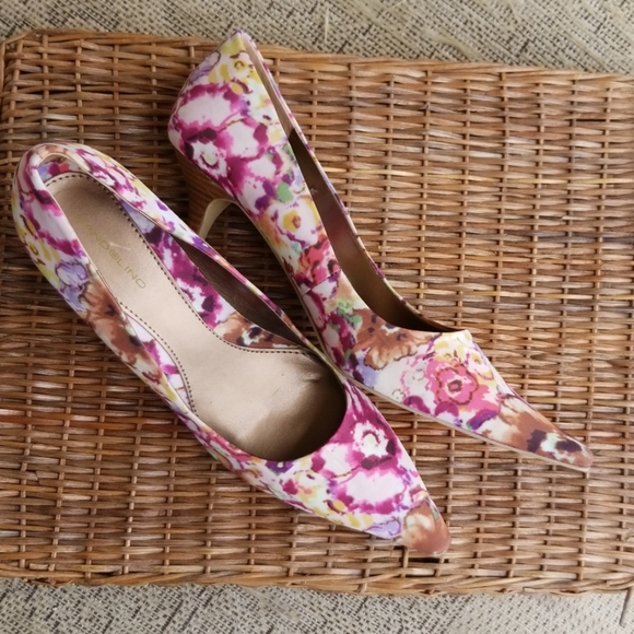 Shoes - Picture 6 of 8